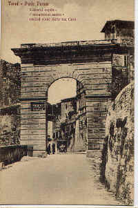 Trevi porta nuova 1936 ca.jpg (61059 byte)
