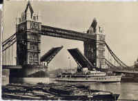 Londra, the tower bridge  1958.jpg (44973 byte)