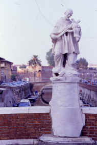 statua su pont.jpg (67090 byte)