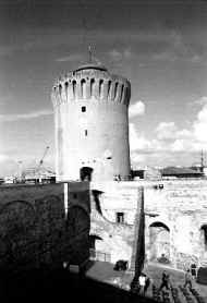 torre.jpg (59010 byte)