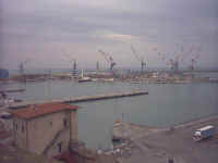 veduta porto2.jpg (40360 byte)