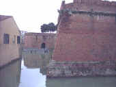 fossfort.jpg (41251 byte)