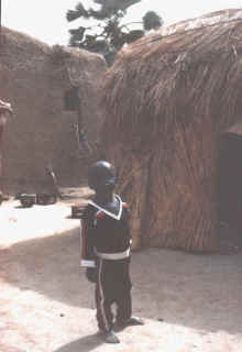 Bimbo capanna Mali.jpg (71788 byte)