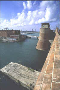 Fortezza.jpg (41393 byte)