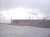 faro e cantiere navale.jpg (29344 byte)